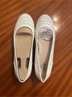 Cliffs by WHITE MOUNTAIN White Laser-Cut Ballet Flats